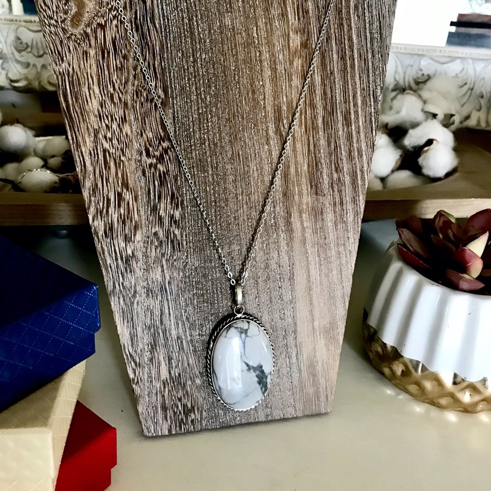 🙌🏼Handmade boho stone pendant necklace, 24”chain